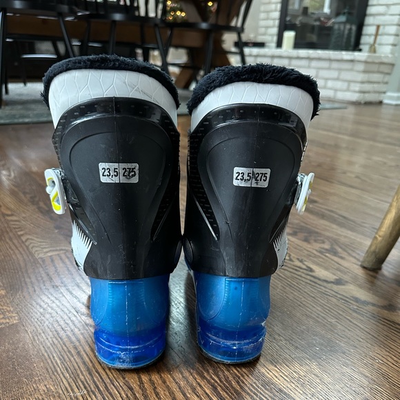 Blue Salomon T3 youth kids ski boots in very good used condition. 23.5/5.5 - Picture 2 of 6